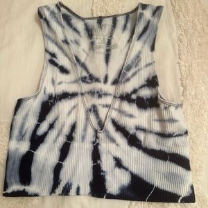 Tie die V neck crop top
